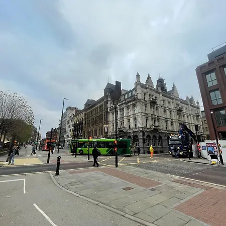 With Parking Available * Leeds (West Yorkshire)