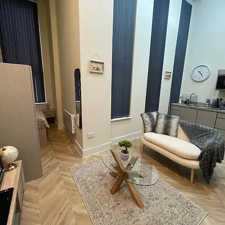 With Parking Available Leeds (West Yorkshire)